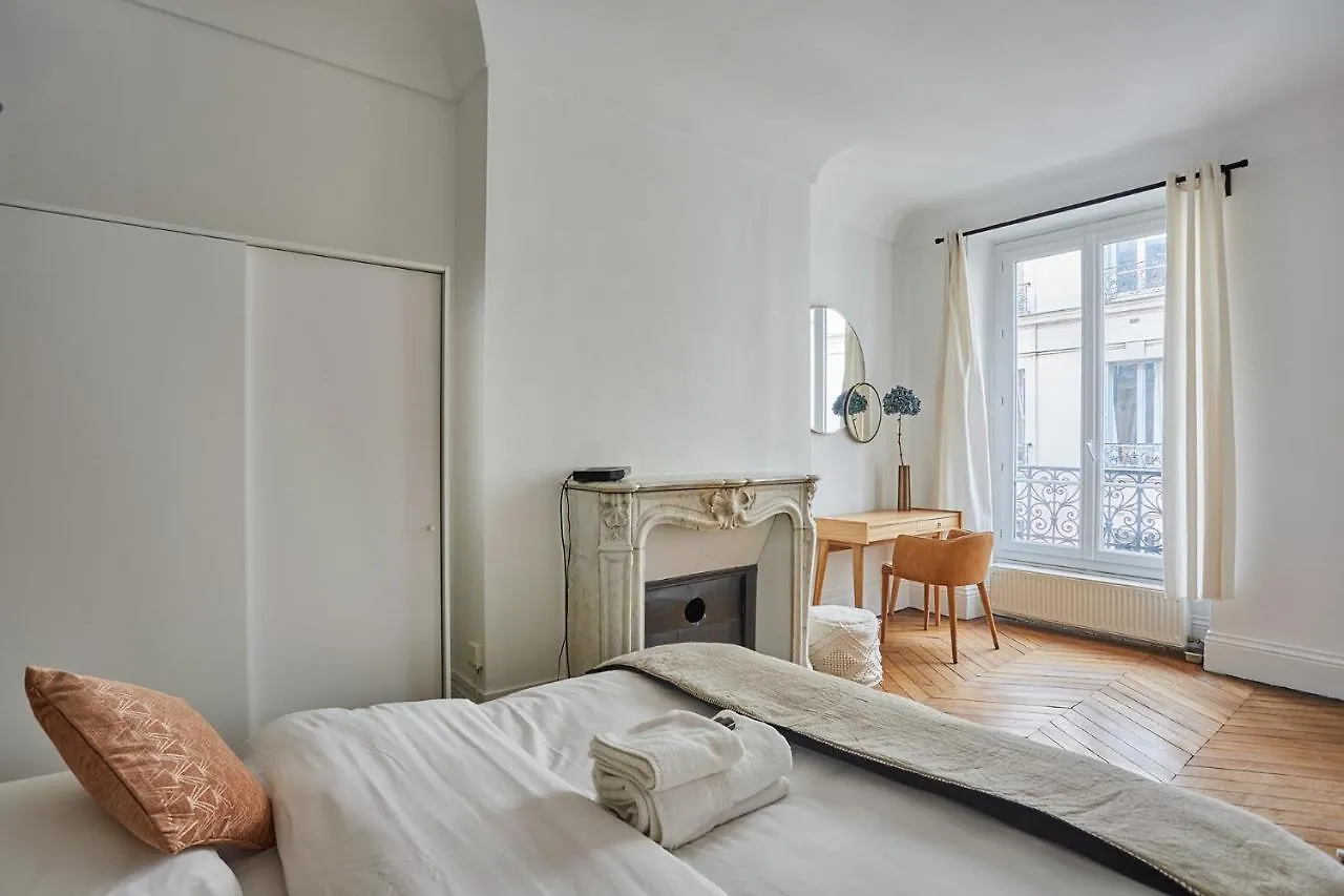 Apartment Beaubourg By Studio Prestige París