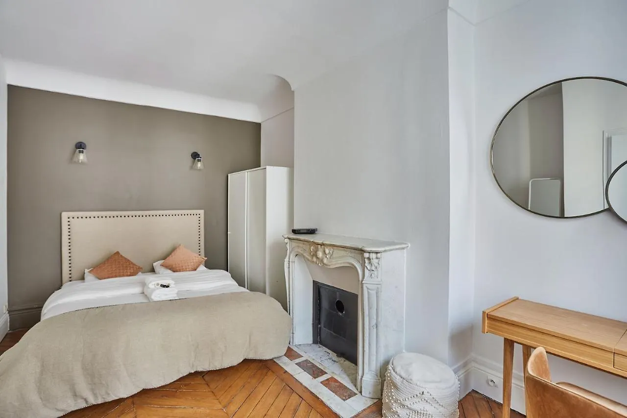 Apartment Beaubourg By Studio Prestige París